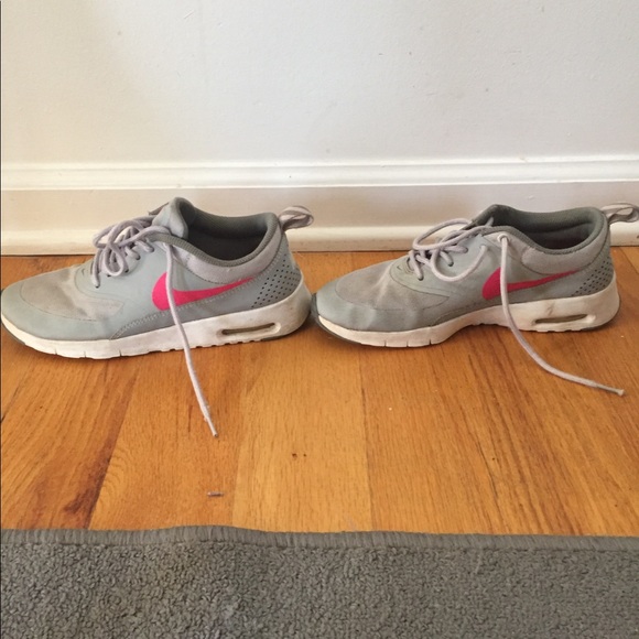 Nike shoes for girls - Picture 1 of 2